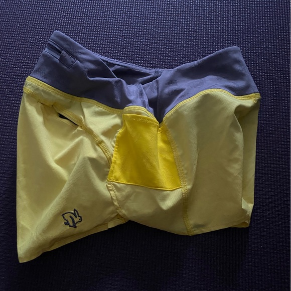 Rabbit Run “Mountain Climbers” Trail Pocket Race Shorts in Golden Kiwi Yellow - Picture 10 of 16